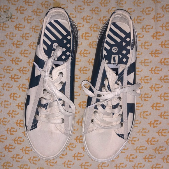 Gas Sneakers- Mens - Picture 3 of 3